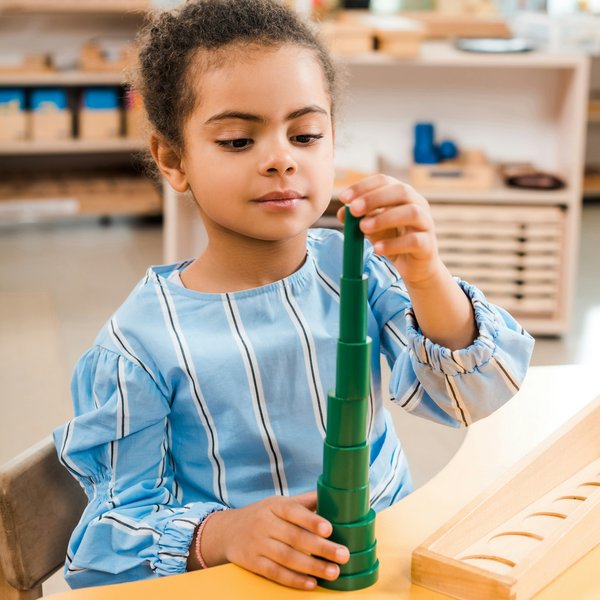 Explorez les formations montessori pour un avenir éducatif réussi